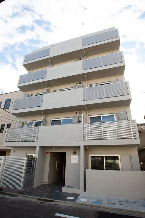 Thumbnail of Chateau Life Hiratsuka II, a 9-apartment property in Kanagawa, Japan, averaging 96% occupancy rates.
