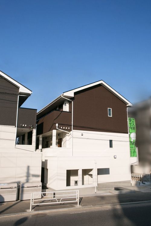 Thumbnail of Chateau Life Kikuna II, a 17-apartment property in Yokohama, Japan, averaging 96% occupancy rates.