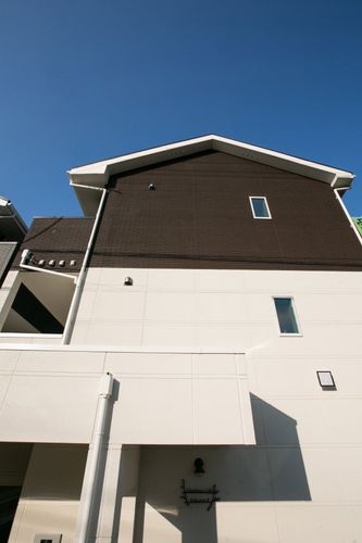 Thumbnail of Chateau Life Kikuna II, a 17-apartment property in Yokohama, Japan, averaging 96% occupancy rates.